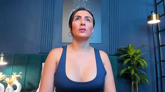 scarlet edwars online show from February 9, 2026, 8:13 pm