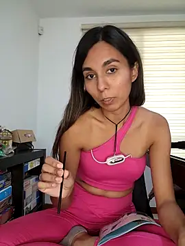 Snapshot of Alicee10 chatting on November 27, 2025, 5:26 pm Alicee10 online show from November 27, 2025, 5:26 pm