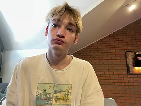 Snapshot of Julian_wins chatting on February 24, 2025, 7:44 am Julian wins online show from February 24, 2025, 7:44 am