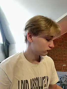 Snapshot of Julian_wins chatting on March 20, 2025, 10:21 am Julian wins online show from March 20, 2025, 10:21 am