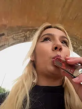 hotamanda01 online show from February 28, 2026, 11:11 am