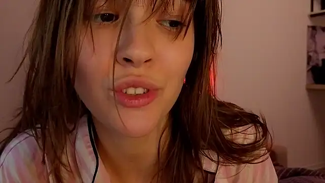 Snapshot of DemiDee chatting on May 16, 2026, 5:56 pm DemiDee online show from May 16, 2026, 5:56 pm