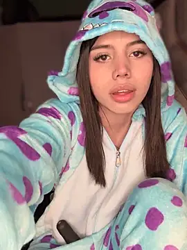 Laura-Khalifa online show from December 19, 2025, 6:53 am