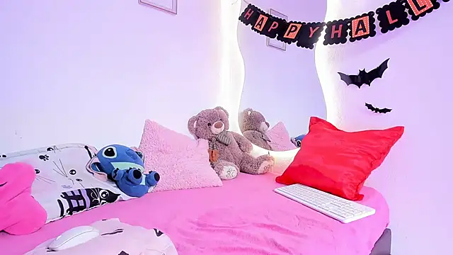 Abbiee 8 online show from October 28, 2025, 3:14 pm