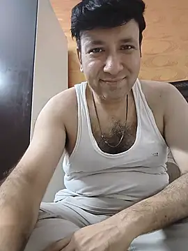 innocentboy1987 online show from July 22, 2026, 4:32 pm