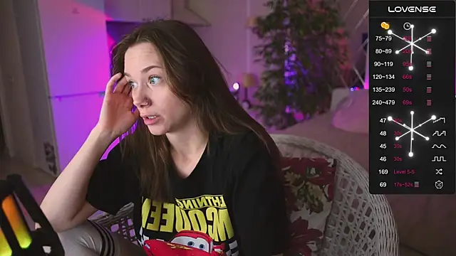 alexa feels  online show from November 22, 2025, 7:46 pm