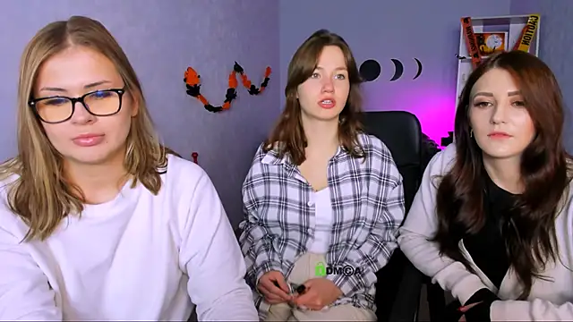 Snapshot of catherine_kitty chatting on October 29, 2025, 8:10 pm catherine kitty online show from October 29, 2025, 8:10 pm