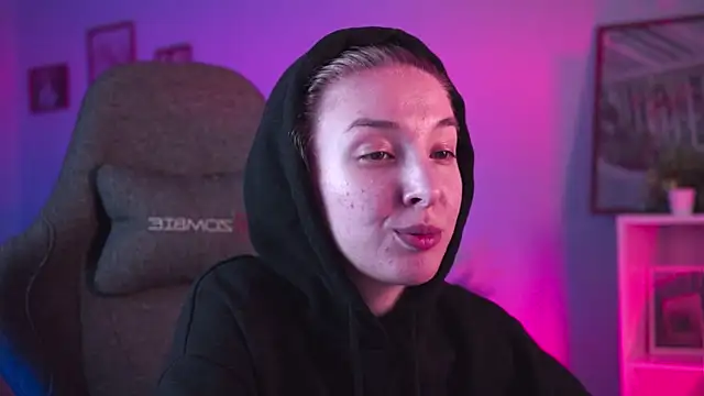 Snapshot of PhilippaAdamas chatting on February 23, 2025, 9:00 am PhilippaAdamas online show from February 23, 2025, 9:00 am