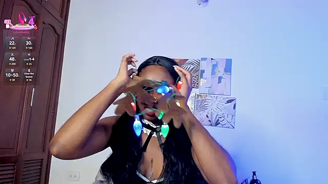 alejandra-cortes online show from December 2, 2025, 11:48 am