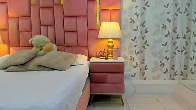 ArianaFranco online show from April 7, 2026, 1:11 pm