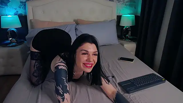 MaeveMoon online show from October 13, 2025, 6:08 pm