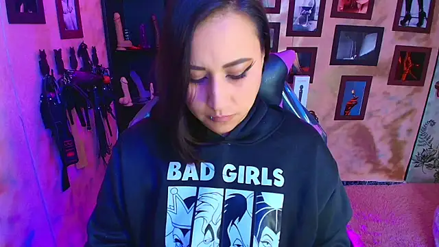 cherryy bombshelll online show from October 28, 2025, 4:53 pm