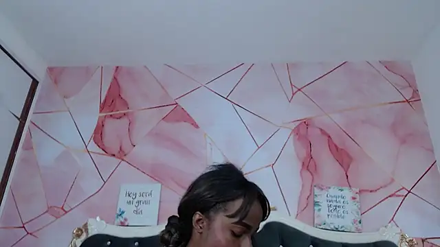 LindaBird online show from November 3, 2025, 10:21 pm