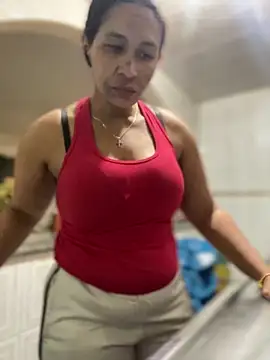 Snapshot of Carola-Ross chatting on November 5, 2025, 5:24 pm Carola-Ross online show from November 5, 2025, 5:24 pm