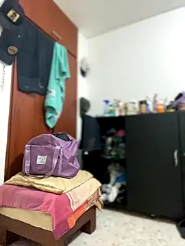 Snapshot of Carola-Ross chatting on November 14, 2025, 5:33 pm Carola-Ross online show from November 14, 2025, 5:33 pm