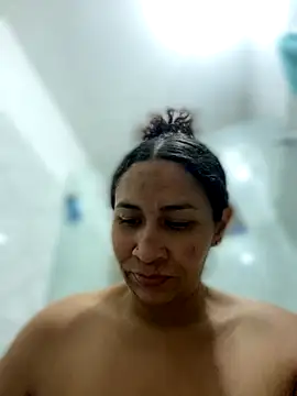 Snapshot of Carola-Ross chatting on November 25, 2025, 5:13 pm Carola-Ross online show from November 25, 2025, 5:13 pm