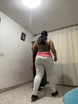 Snapshot of Carola-Ross chatting on December 4, 2025, 5:43 pm Carola-Ross online show from December 4, 2025, 5:43 pm