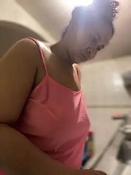 Snapshot of Carola-Ross chatting on December 15, 2025, 4:55 pm Carola-Ross online show from December 15, 2025, 4:55 pm