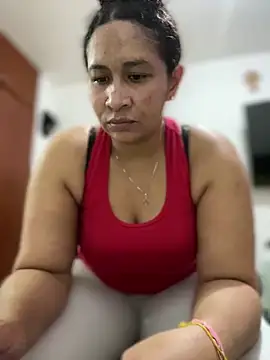 Snapshot of Carola-Ross chatting on April 21, 2026, 5:28 pm Carola-Ross online show from April 21, 2026, 5:28 pm