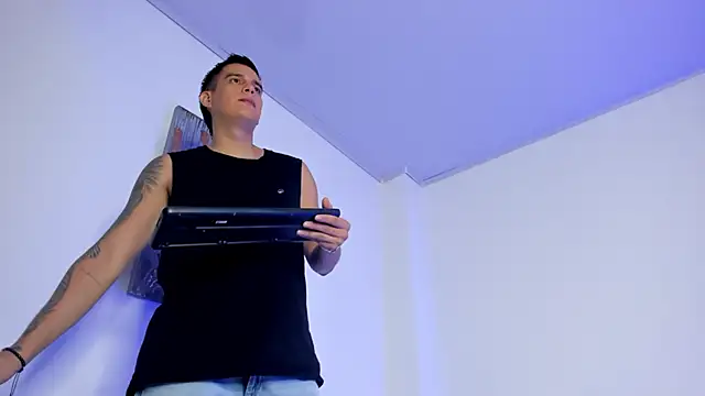 Snapshot of hugosan12 chatting on March 13, 2026, 4:35 pm hugosan12 online show from March 13, 2026, 4:35 pm