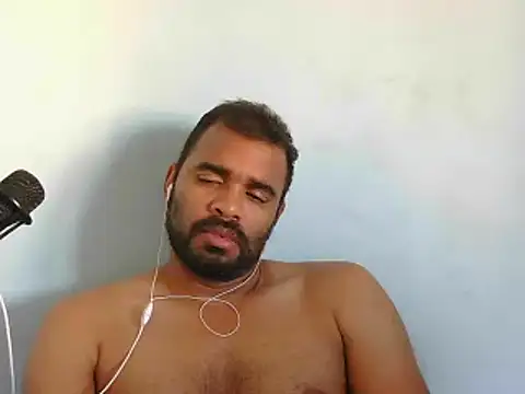 Snapshot of YOX22 chatting on December 2, 2025, 10:27 pm YOX22 online show from December 2, 2025, 10:27 pm