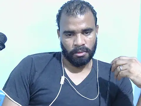 Snapshot of YOX22 chatting on May 3, 2026, 2:39 am YOX22 online show from May 3, 2026, 2:39 am