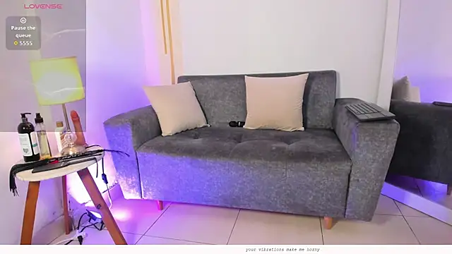 Emylyjonhs online show from March 4, 2026, 11:33 pm