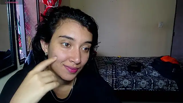 Snapshot of Robin_H00t chatting on March 3, 2025, 8:11 pm Robin H00t online show from March 3, 2025, 8:11 pm