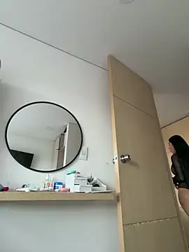 KarolVega- online show from November 12, 2025, 4:40 pm