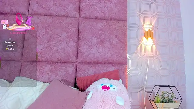 LilyRoxi online show from October 11, 2025, 9:13 pm