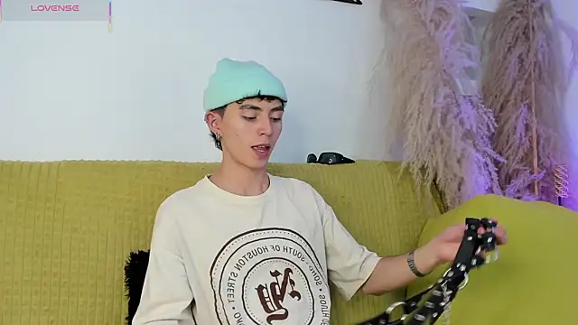 Snapshot of MaikyCooper chatting on October 1, 2025, 8:26 pm MaikyCooper online show from October 1, 2025, 8:26 pm