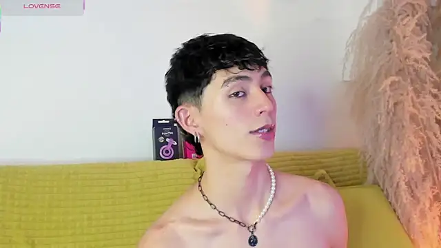 Snapshot of MaikyCooper chatting on October 2, 2025, 8:49 pm MaikyCooper online show from October 2, 2025, 8:49 pm