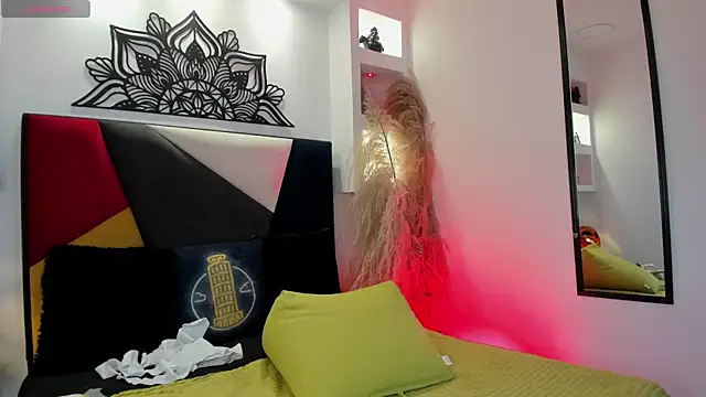 Snapshot of MaikyCooper chatting on October 8, 2025, 8:39 pm MaikyCooper online show from October 8, 2025, 8:39 pm