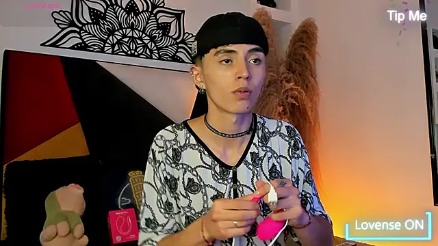 Snapshot of MaikyCooper chatting on October 10, 2025, 8:19 pm MaikyCooper online show from October 10, 2025, 8:19 pm