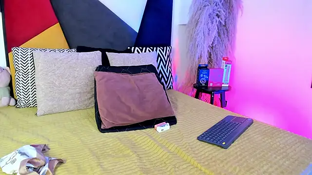 Snapshot of MaikyCooper chatting on November 24, 2025, 10:20 pm MaikyCooper online show from November 24, 2025, 10:20 pm