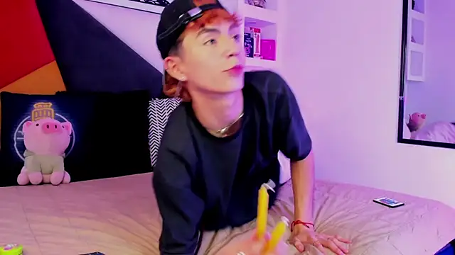 Snapshot of MaikyCooper chatting on December 15, 2025, 8:13 pm MaikyCooper online show from December 15, 2025, 8:13 pm