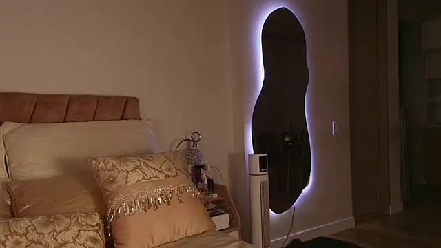 Samantha blaree  online show from December 23, 2025, 1:14 am