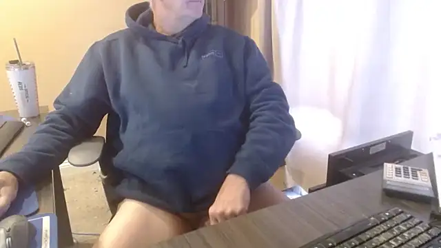 olderandwiser2 online show from December 18, 2025, 3:07 pm