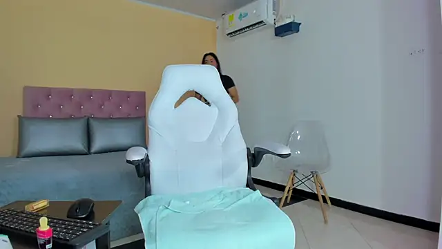 cristal crossfitx online show from September 29, 2025, 10:31 am