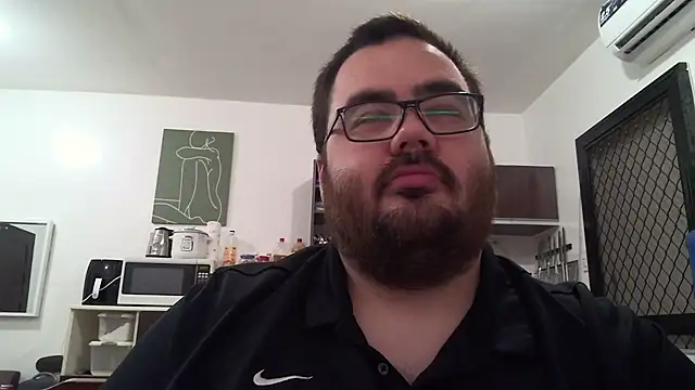 Snapshot of alexxxbear chatting on February 10, 2025, 6:24 pm alexxxbear online show from February 10, 2025, 6:24 pm