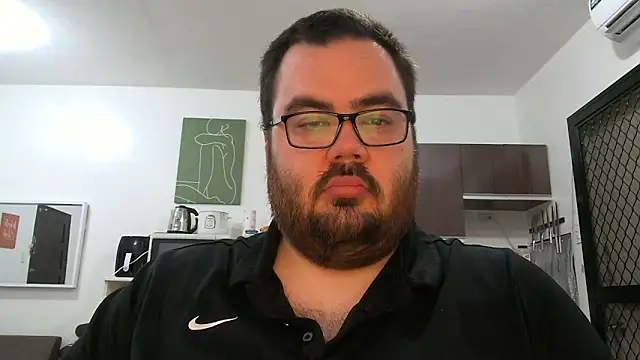 Snapshot of alexxxbear chatting on February 11, 2025, 9:35 pm alexxxbear online show from February 11, 2025, 9:35 pm