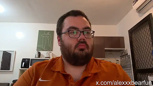 Snapshot of alexxxbear chatting on February 19, 2025, 8:01 am alexxxbear online show from February 19, 2025, 8:01 am