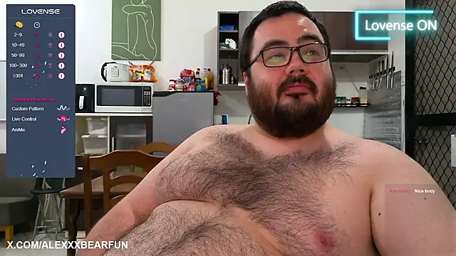 Snapshot of alexxxbear chatting on March 1, 2025, 8:31 pm alexxxbear online show from March 1, 2025, 8:31 pm