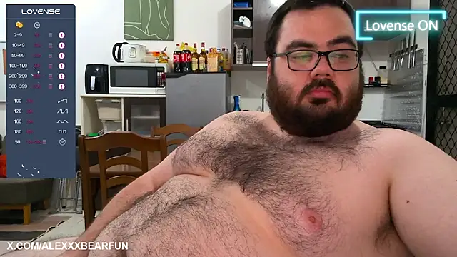 Snapshot of alexxxbear chatting on March 6, 2025, 11:31 pm alexxxbear online show from March 6, 2025, 11:31 pm