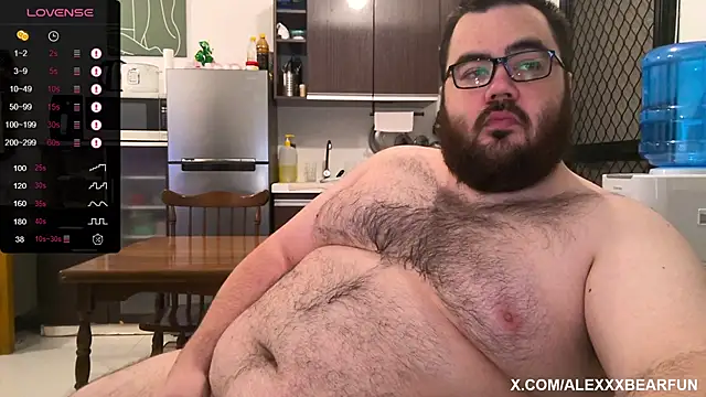 Snapshot of alexxxbear chatting on November 30, 2025, 10:47 pm alexxxbear online show from November 30, 2025, 10:47 pm