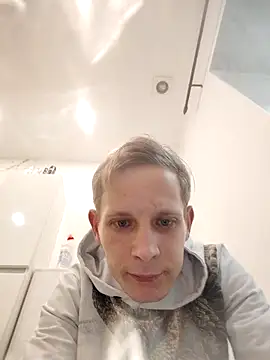 Kamilll94xh online show from November 16, 2025, 5:51 pm