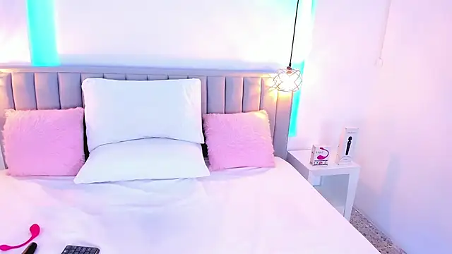 isolari  online show from December 11, 2024, 4:18 am