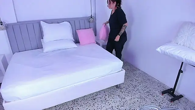 isolari  online show from December 12, 2024, 4:15 am