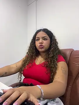 Snapshot of Anitta_bell chatting on April 19, 2026, 1:32 pm Anitta bell online show from April 19, 2026, 1:32 pm