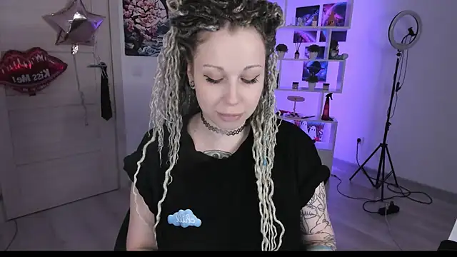 HoneySallyMoore online show from October 1, 2025, 4:35 pm